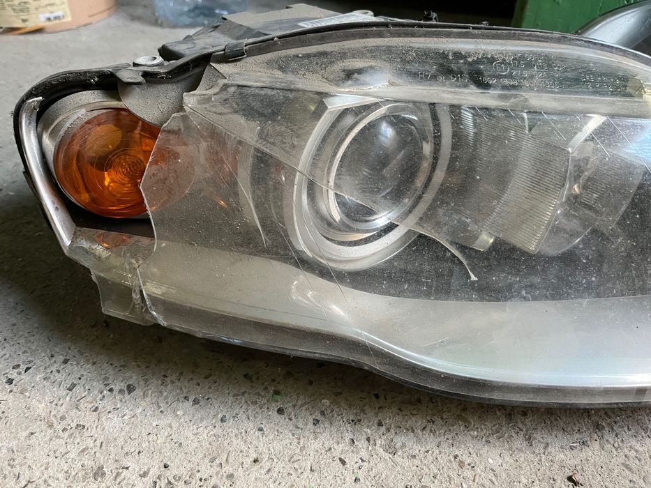 Faruri bi-xenon Audi A4 2007