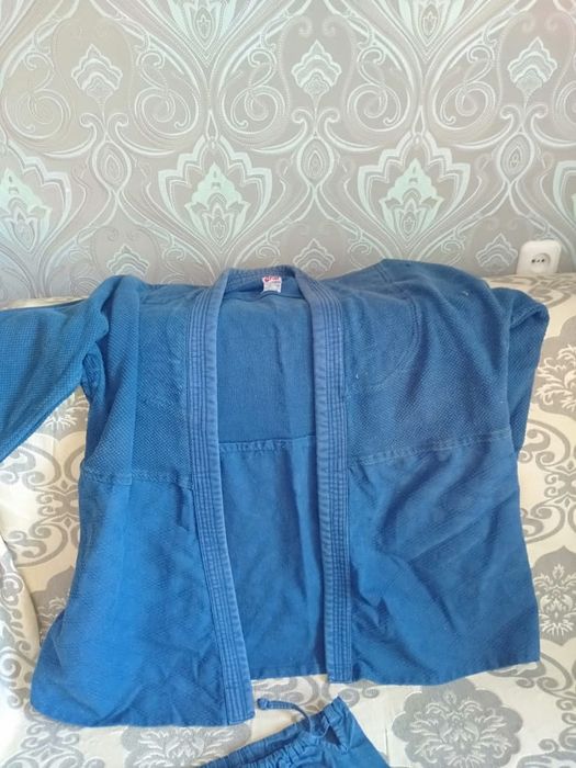 Продам кимоно для мальчиков 10-12 лет