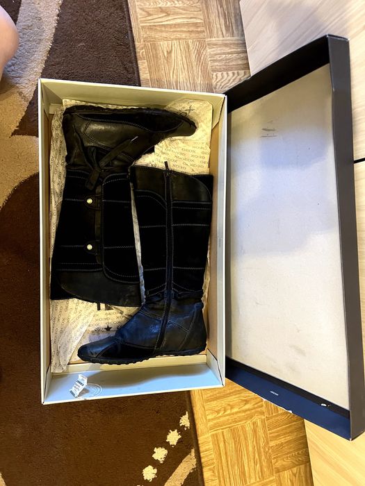 Черни ботуши от естествена кожа - Geox