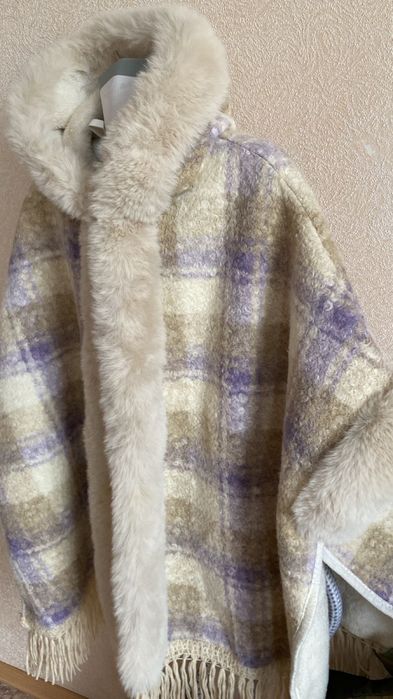 Пончо очень теплый  и красивый