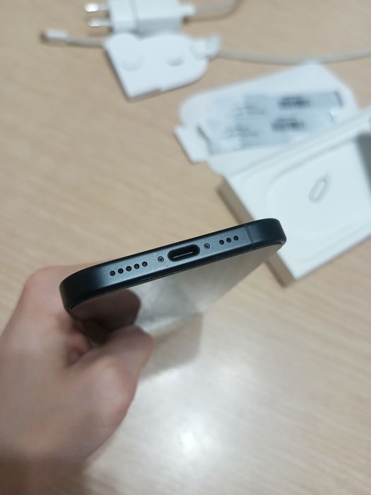 Продам iPhone 16/256