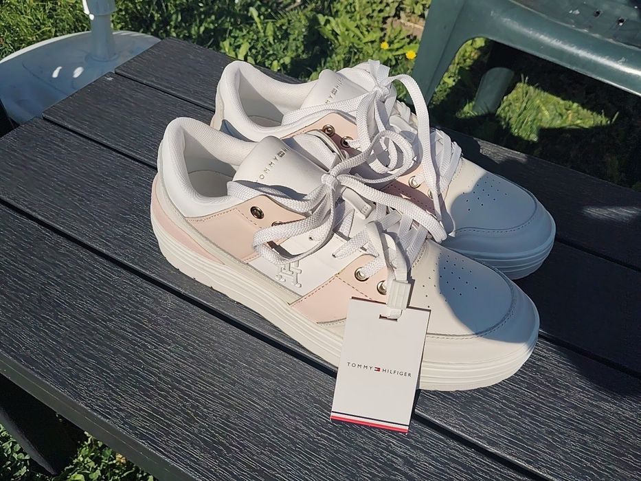 Дамски сникърси, кецове, кожени, Tommy Hilfiger, номер 40, НОВИ.
