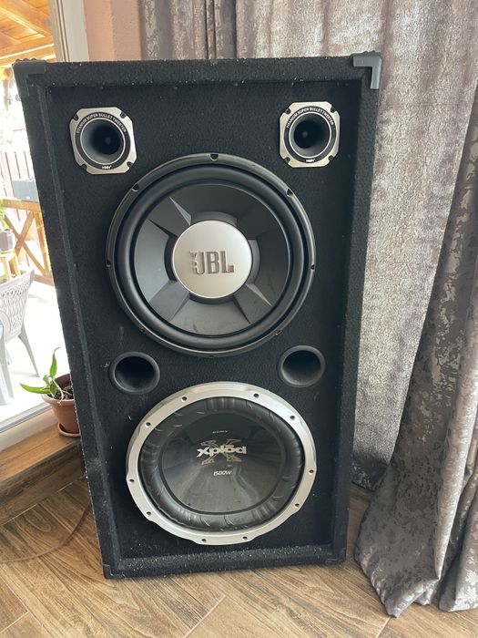 Vand boxe jbl de 3000 w plus statie
