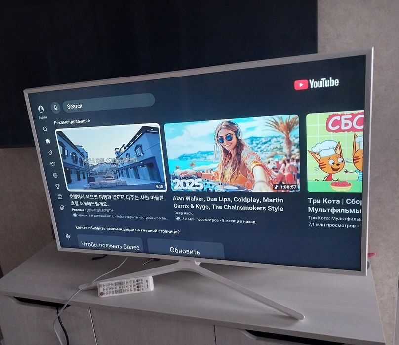 Белый смарт телевизор Samsung 109см.