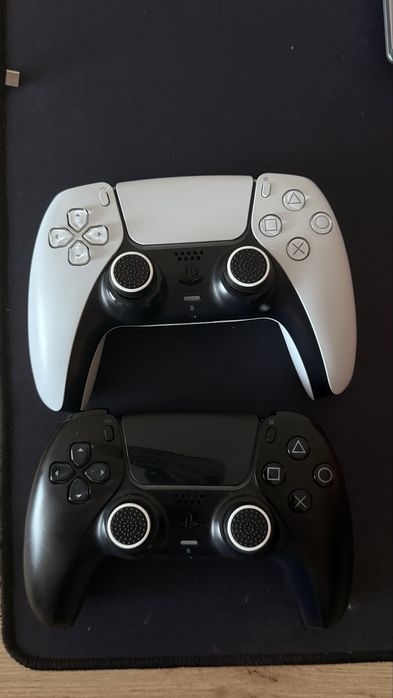 PS5 с 2 геймпадами