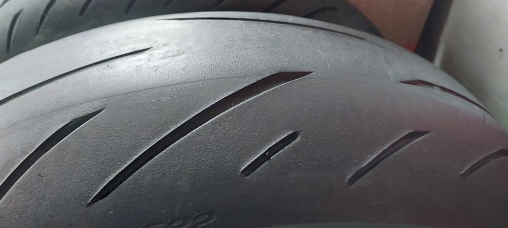 Предна гума за мотор Bridgestone S22r