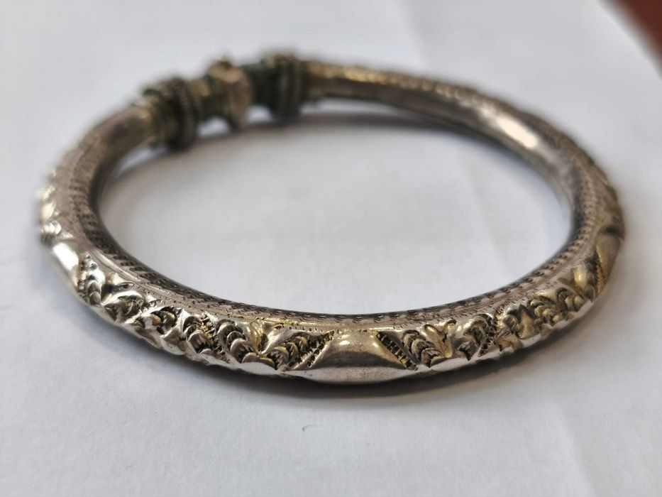 Bratara de argint veche cu model floral