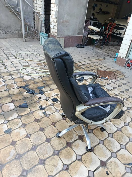 Срочно продам директорское кресло
