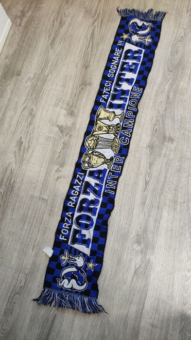 Футболен Шал на Интер