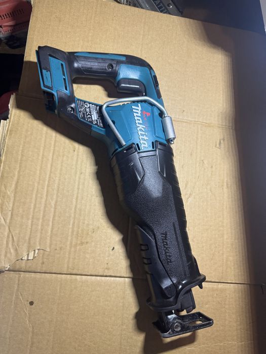 Fierastrau sabie Makita djr 187