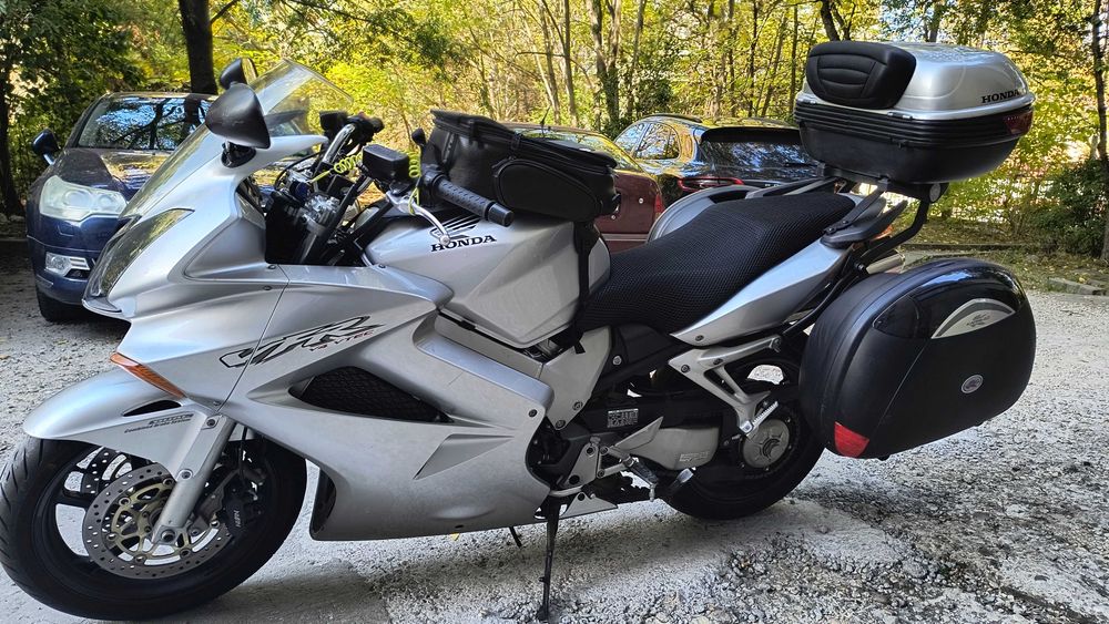 Продавам HONDA VFR v4 V-tec 800