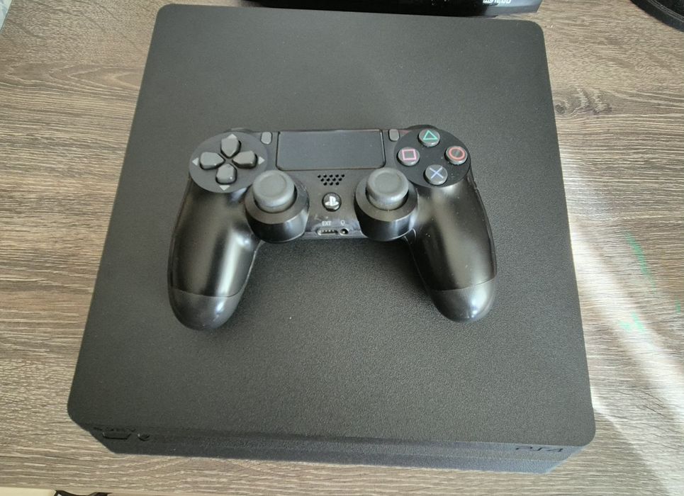 Vand ps 4 slim ca nou