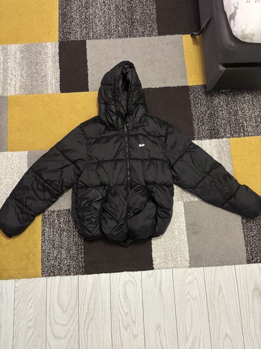 Geaca neagra pull and bear