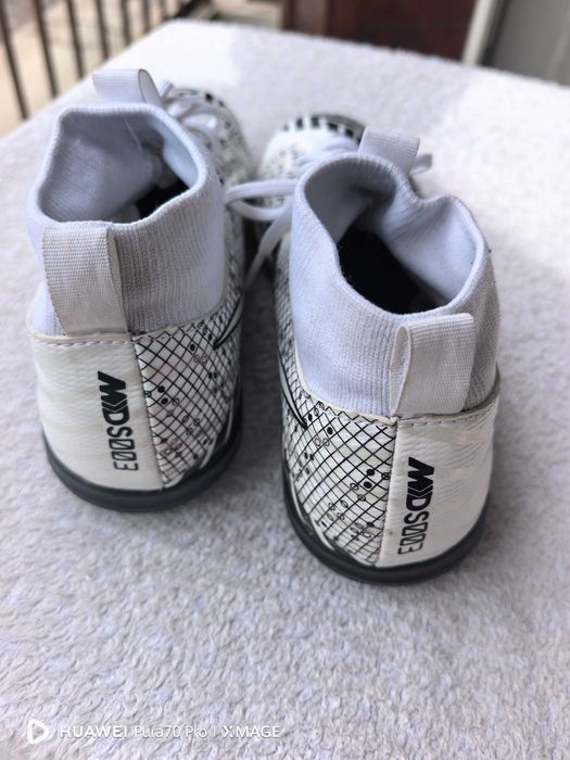 Нови футболни обувки за зала nike номер 36.5 стелка 23.5см