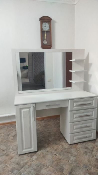 Продается дамский столик