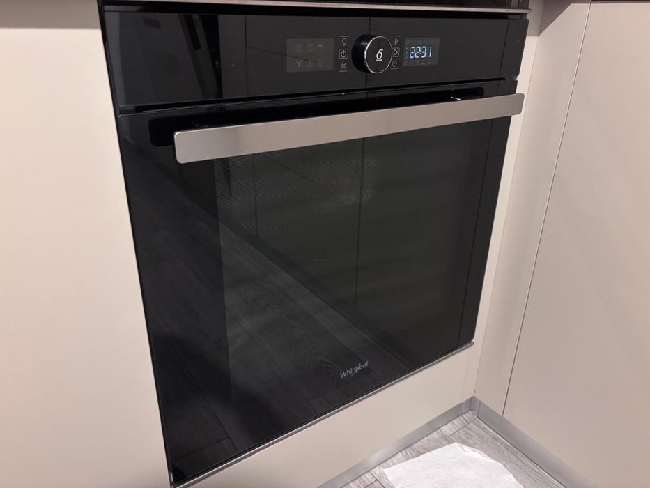 Cuptor electric whirlpool 6th sense