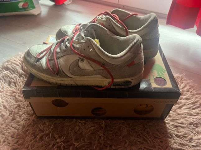 Dunk low off white lot 33