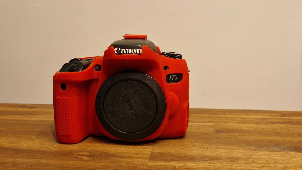Canon EOS 77D с EF-S 17-85mm подарък