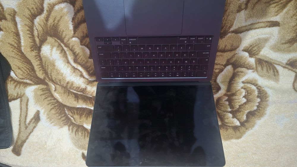 Продам Macbook Air M4 13 256