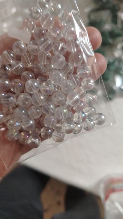 Бисеры 5 тонн оптом отдам, разные виды есть.