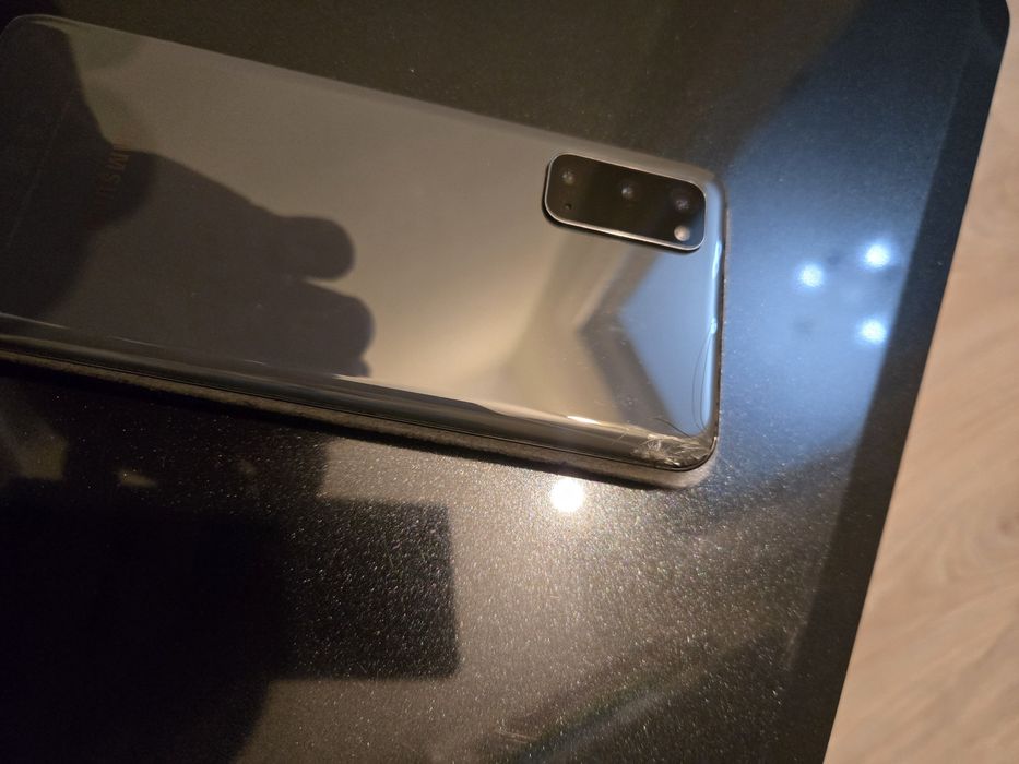 Продам Samsung Galaxy S20 8/128gb.