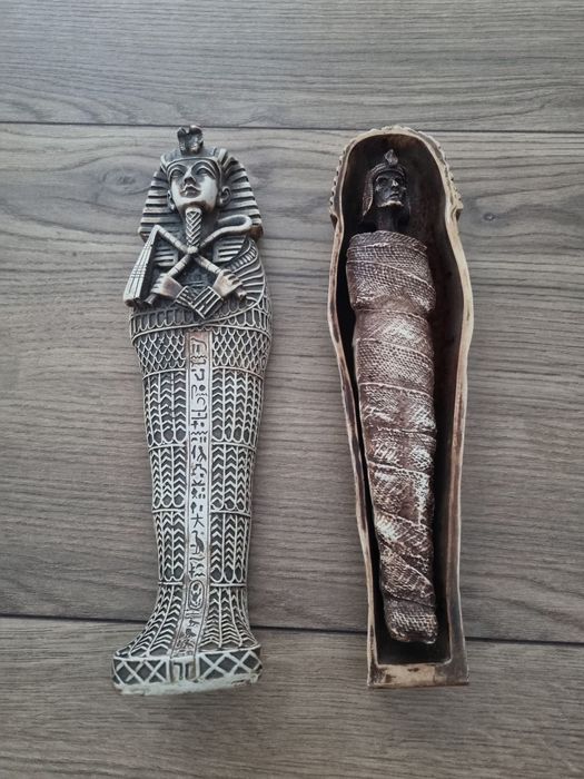 Sarcofag adus din egipt