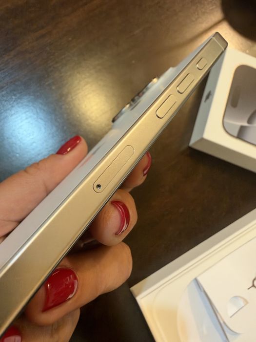 Iphone 16 pro- White titanium