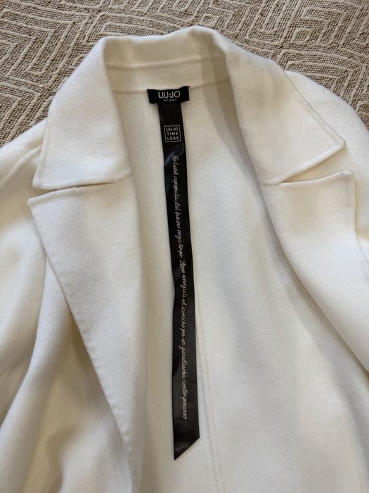 Белое пальто Lui Jo