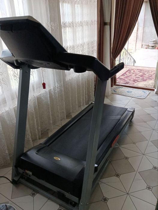 Срочно продается беговая дорожка в отличным состояние!