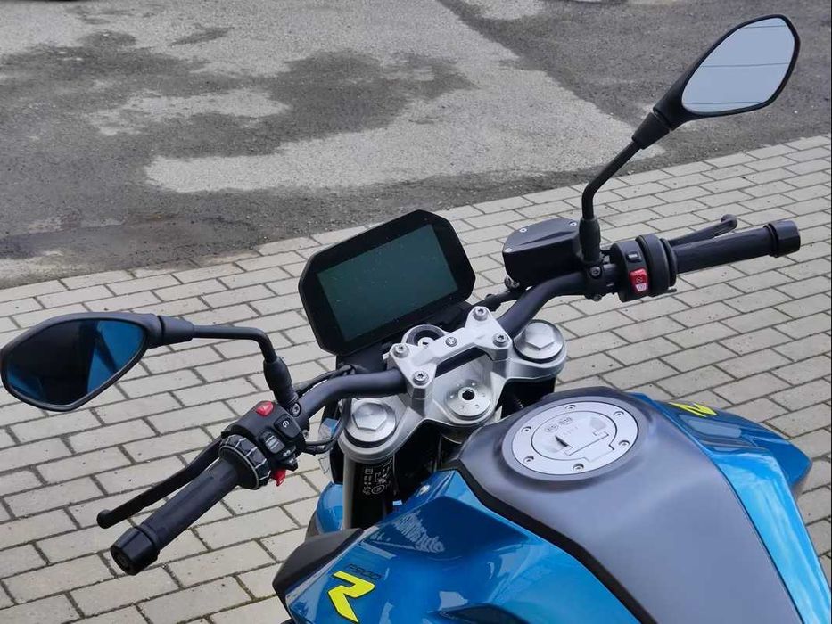 BMW F 900 R, 2 KM la bord