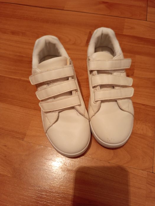 Adidași mărimea 33.