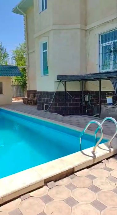 Коттедж с бассейном посуточно