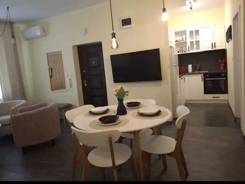 Дава се под наем Тристаен апартамент в София, Център - 89 кв.м за 797.64 € - Снимка #1