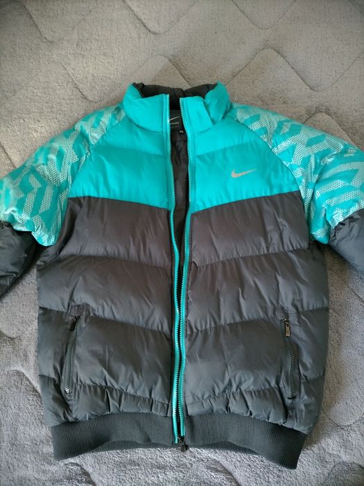 Зимно яке nike park перфектно състояние!