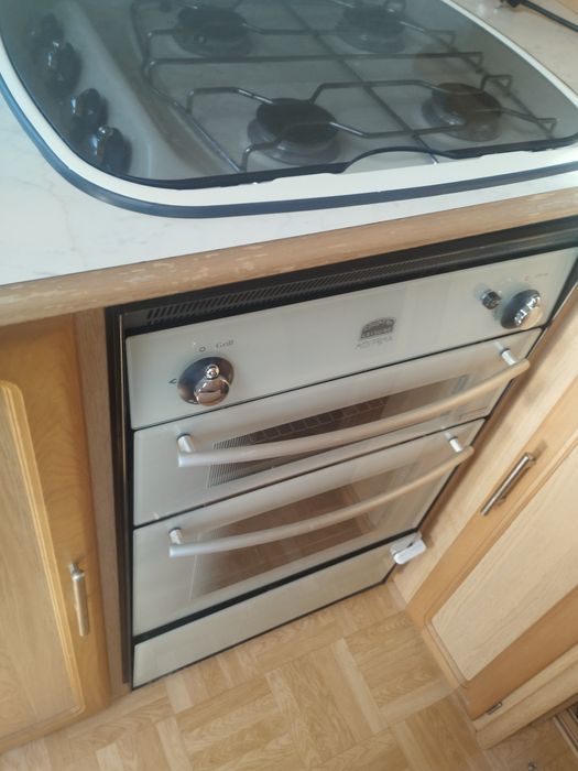 Печка с фурна и котлони за каравана кемпер на газ