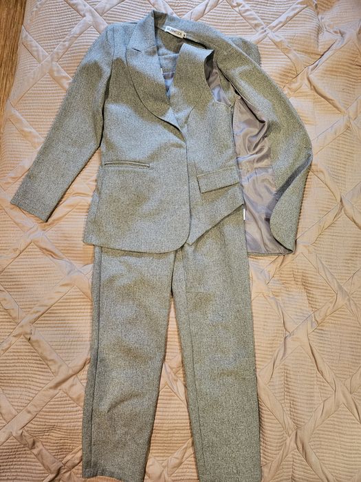 Продам костюм 3000