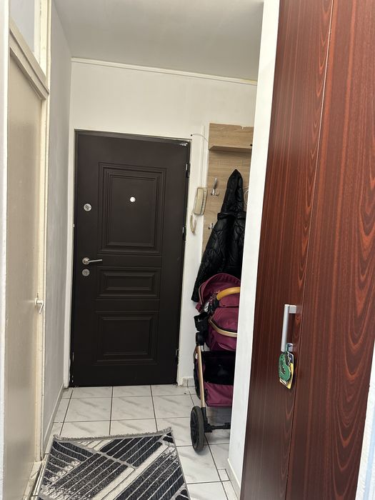 Vând garsionera luminișului 11 B