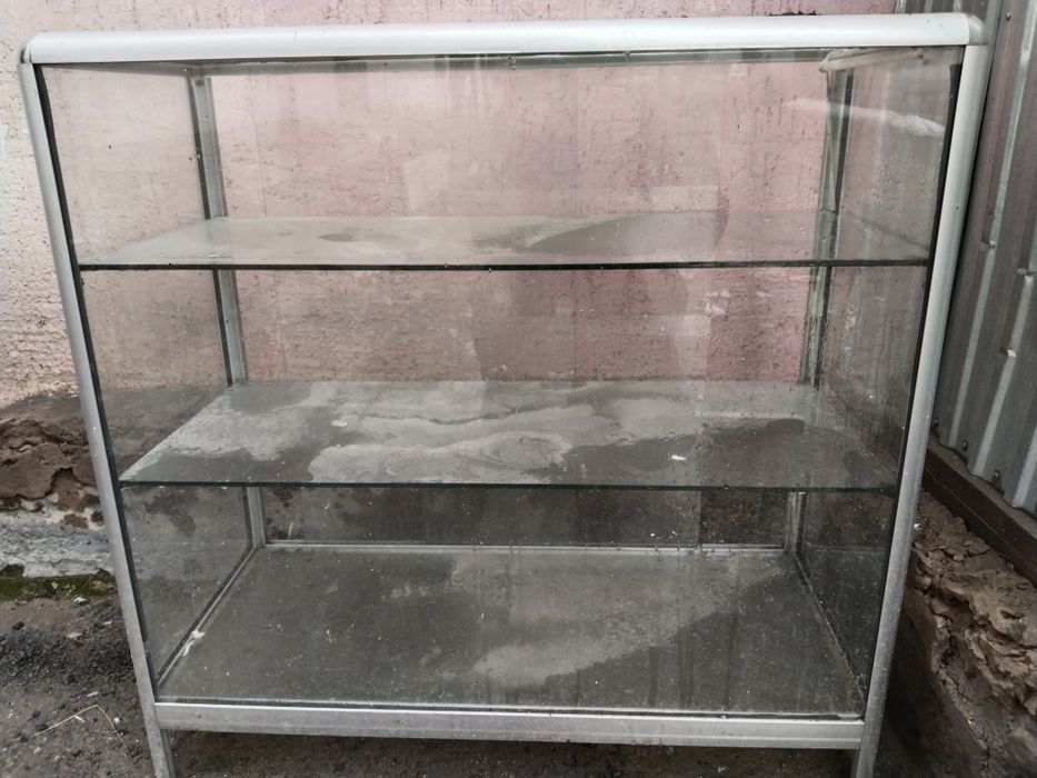 Стеклянная ветрина