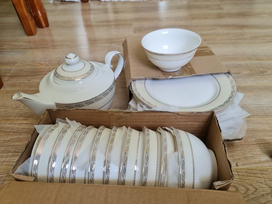 Продам чайно столовый сервис 74 предмета