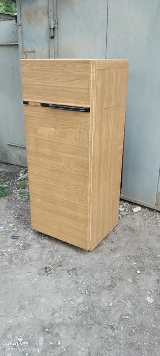 Холодилник сотилади