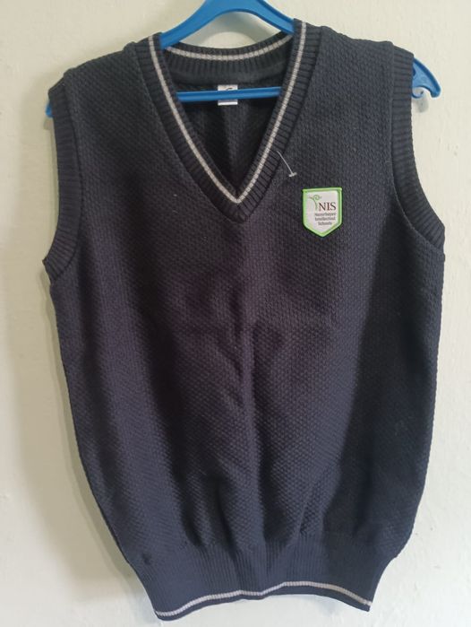 Кофта и безрукавка, школьная форма.