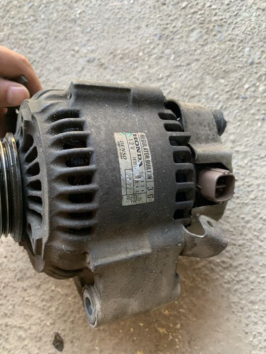 Alternator/ Pompa ulei  Honda Stream 1.7 benzina