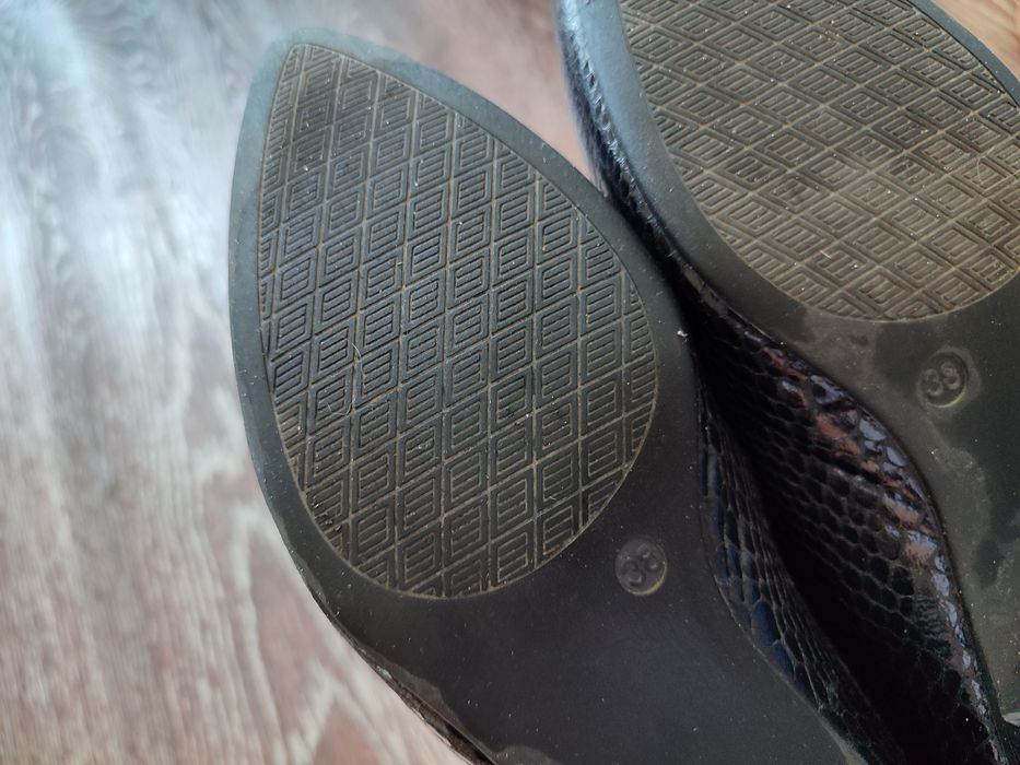 Продам туфли(балетки). Обувь