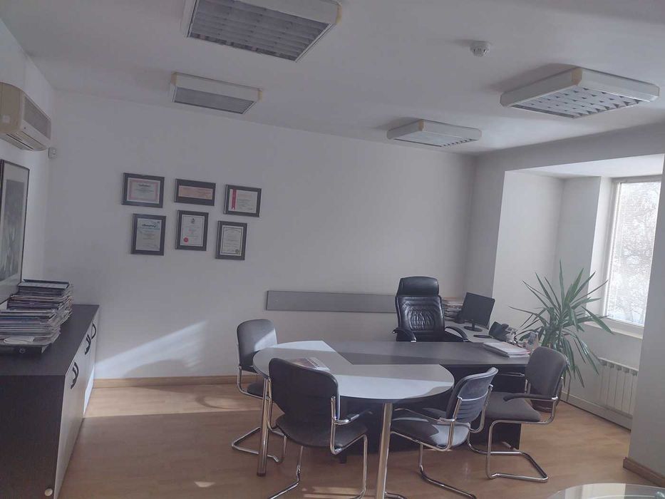 Дава се под наем Офис в София, Гео Милев - 115 кв.м за 1035 € - Снимка #1