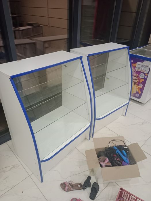 Продам витрину в магазин