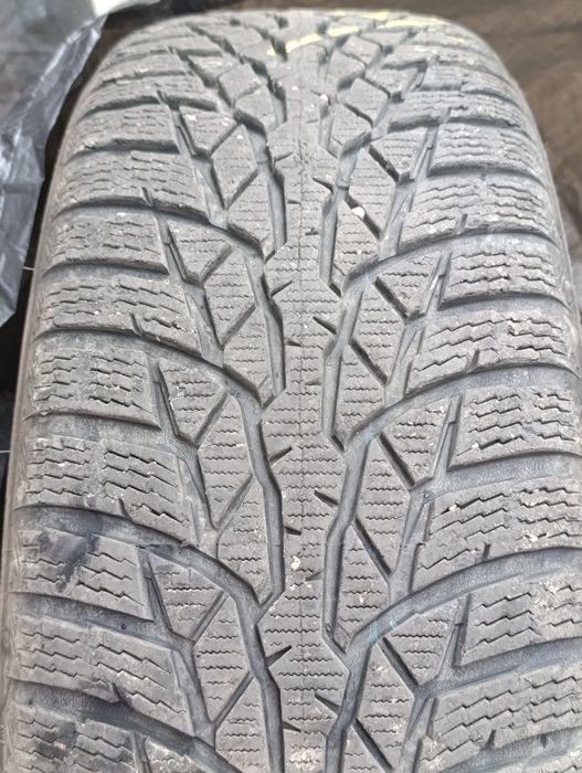 Anvelope Nokian de iarna 215/60/17