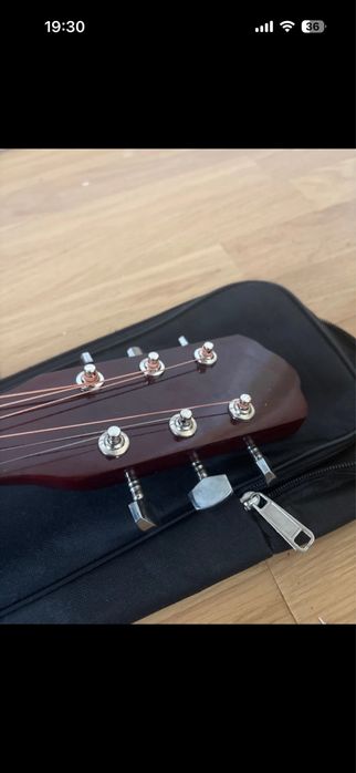 Vand chitara in stare apropr perfecta