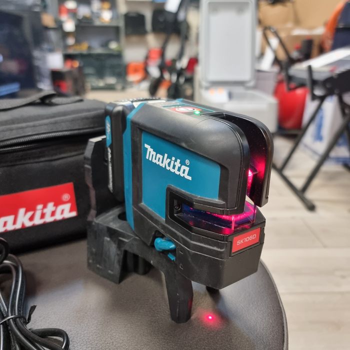 Amanet F28: Nivela laser linii Makita SK106D cu acumulator