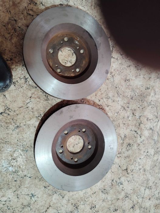 Продавам предни дискове За Хонда CRV3/2007-2012/