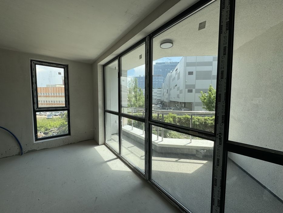 Продава се Тристаен апартамент в София, в.з. Киноцентъра - 127 кв.м за 1833 €/кв.м - Снимка #2